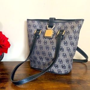 VTG Dooney & Bourke North South Bucket Bag